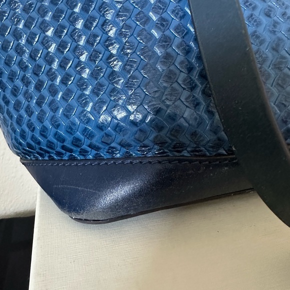 SOLD Hard to find Dooney & Bourke Blue Woven shoulder shopper tote bag handbag - Picture 5 of 16